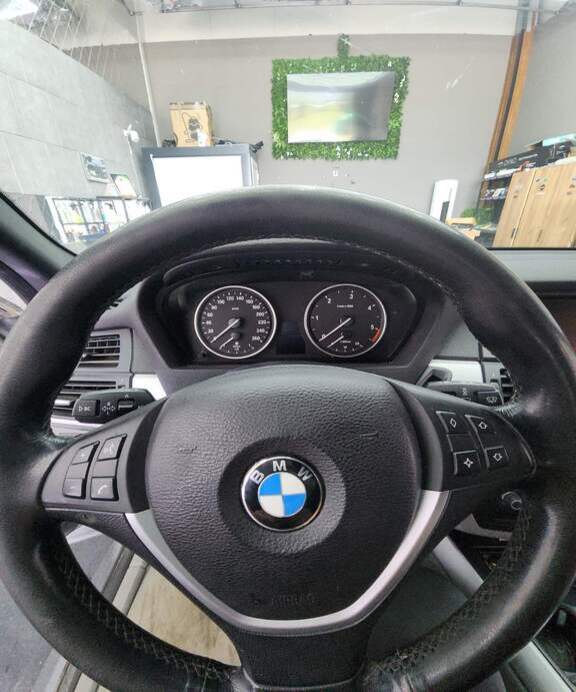 Смяна на аналогов с дигитален километраж на BMW E70.